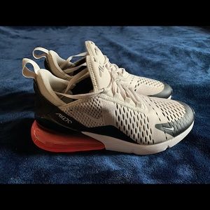 NIKE AIR MAX 270 SZ 6 (GS) 7.5 (W)